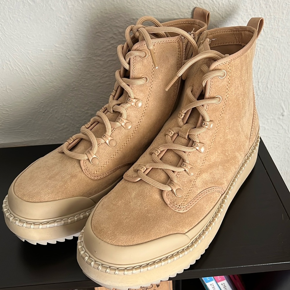 Universal Thread Women’s Boots